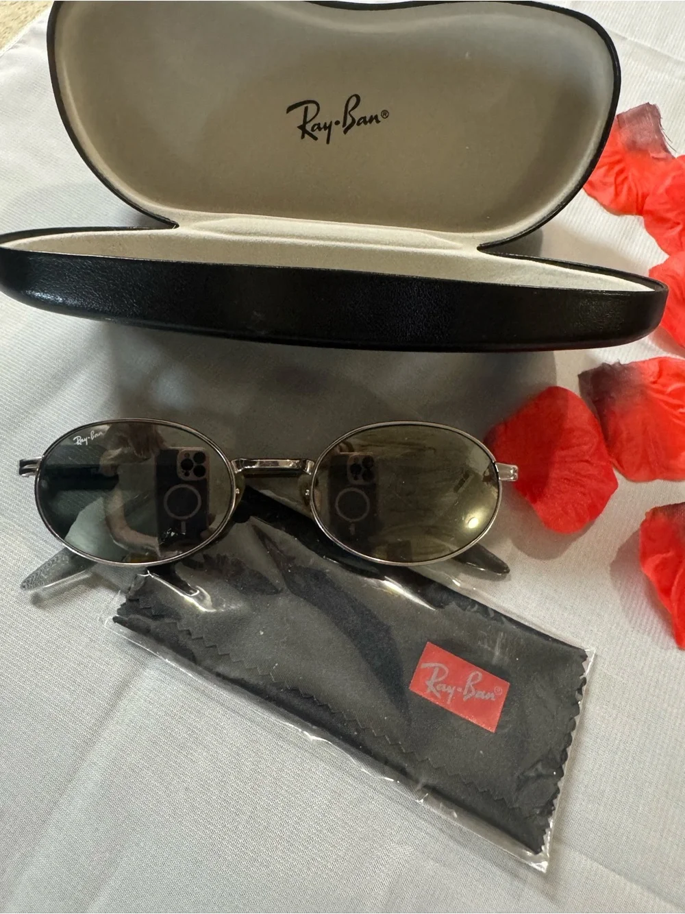 Vintage Ray-Ban Bausch & Lomb (B&L) Oval Sunglasses w/cloth & hard-shell case